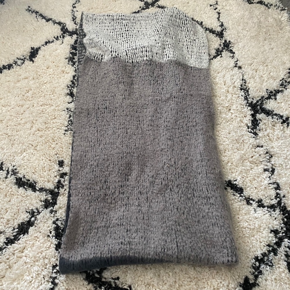 Jessica Simpson Infinity Scarf - Picture 4 of 4